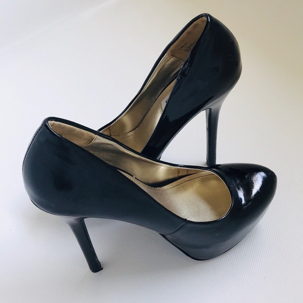 Steven Madden Black 5.25” Pumps